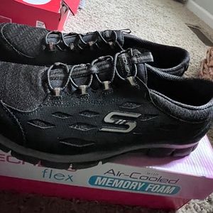 Sketchers Full Circle woman’s shoes- excellent cond- size 8